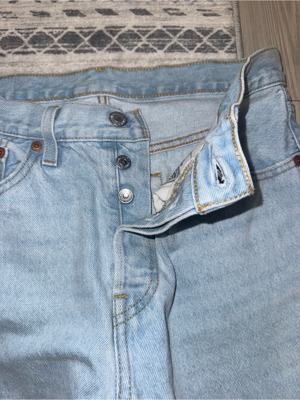 Levi’s women’s 501 button fly light wash denim jeans - Picture 3 of 5